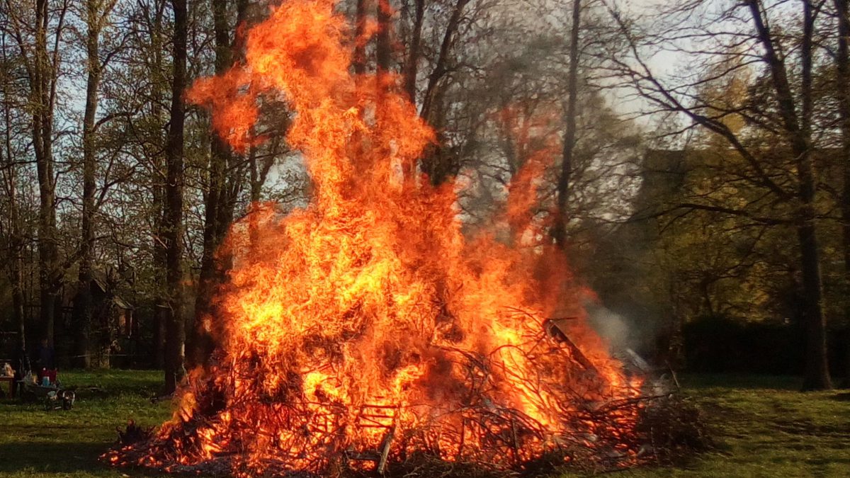 Symbolbild Osterfeuer